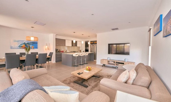 Torquay House | Zeally Sands Pool Retreat