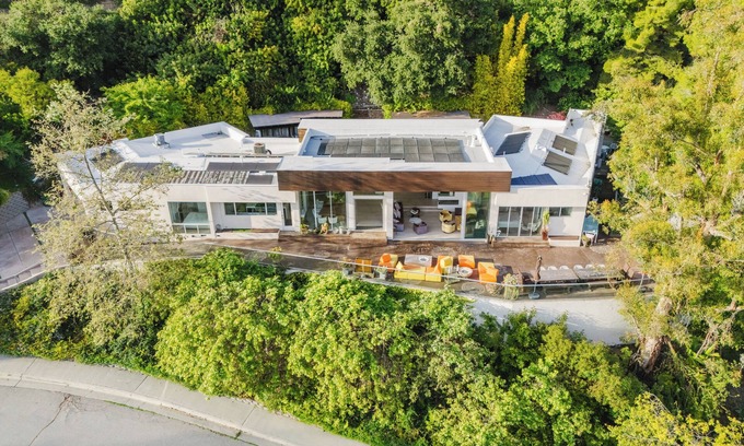 Beverly Hills House | Zen Estate - Luxurious 5BR Beverly Hills Sanctuary with Pool & Canyon Views