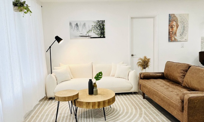 Broadview Park House | Zen Home Getaway w/hot tub - Close to Hard Rock & Beaches