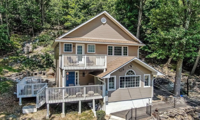 Greenwood Lake House | Zen Lake House: Your Retreat 1H From NYC