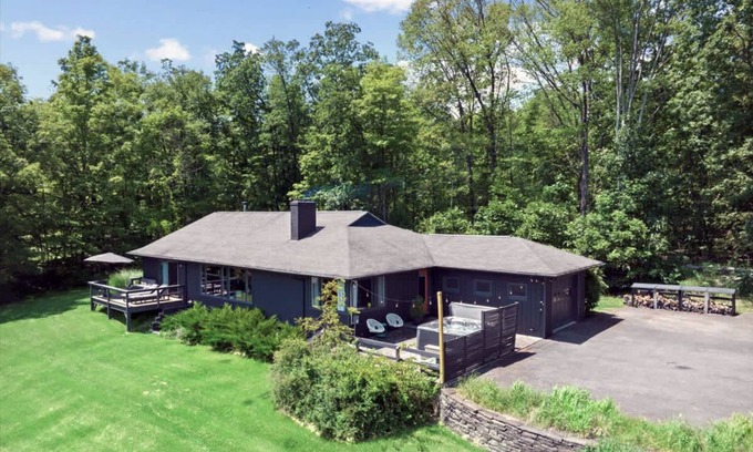 Town of Marbletown House | Zen Mountain View Retreat with Hot Tub
