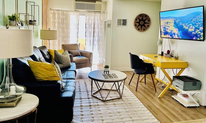 Monrovia Apartment | Zen suite w/♛King Bd in DT Monrovia, self ✅, Biz&family,10 min➡️Pasadena