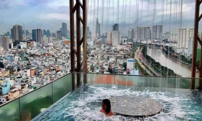 District 1 Hotel | ZENITY Skyline Residences Suite