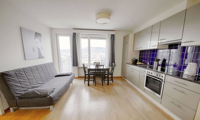 Center Apartment | ZH Ivory - Letzigrund HITrental Apartment