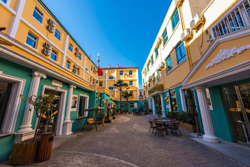 Wangfujing Shopping Area Hotel | Zhong An Hotel Beijing Former Residence of Journalist Edgar Snow -Free laundry service,Free freshly ground coffee,Provide tourism and ticketing service ,English service ,Near Tian'AnMen Forbidden City,Wangfujing walking street