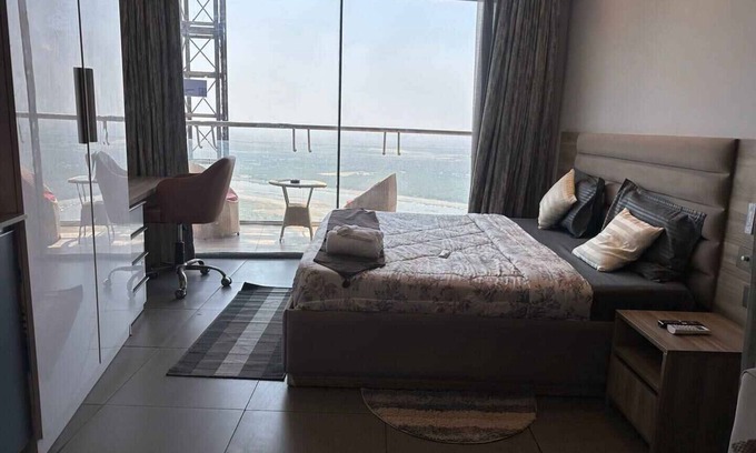 Noida Apartment | Zilo Homes - River & City View 42nd floor - Studio in Noida & near South Delhi