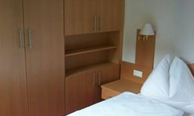 Millstatt Bed & Breakfast | Zimmer 6, Doppel-dreibett, Du/wc, Balkon, Seeblick - Villa Margarethe