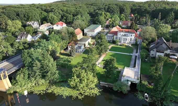 Neu Fahrland Bed & Breakfast | Zimmer "hedda" im Landhaus am Jungfernsee mit Seezugang