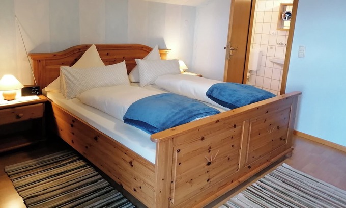 Hoslwang Apartment | Zimmer Himmelsleiter, Ostseite mit Balkon, 2. Etage, 22 qm