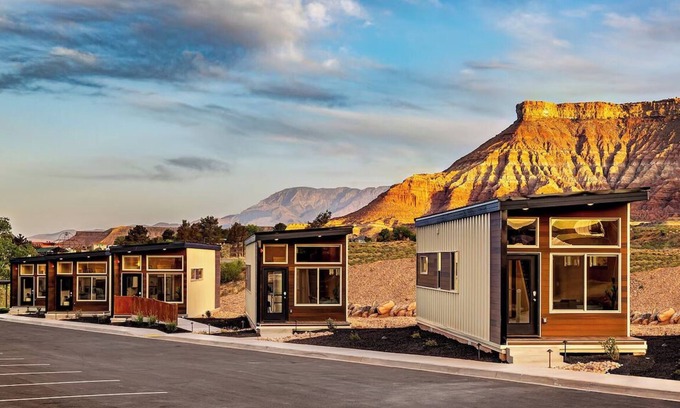 Virgin House | Zion Retreat: Brand New Tiny Home w/King Bed, Full Kitchen & Kids Loft #3