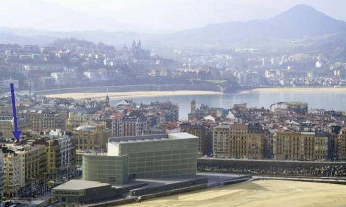 Gros Apartment | ZURRIOLA SURF BEACH. Optional parking. ESS00856