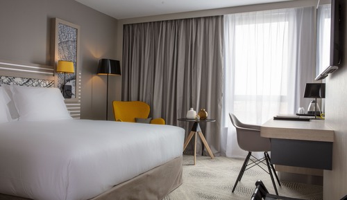 Deluxe Room, 1 Queen Bed with Sofa bed