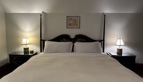 Lily Room