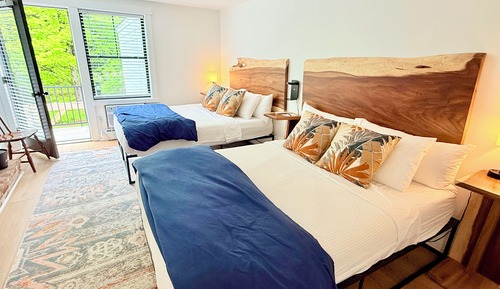 Riverside Suite 305, 2 Queen Beds, Balcony