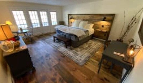 Inn Room 10, 1 King bed, Non-Smoking