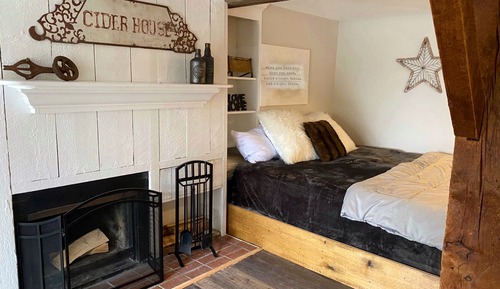 Cider House 1, Signature Room, 1 King Bed, Non Smoking