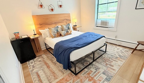 Riverside Suite 105, Handicap Accessible, Queen Bed