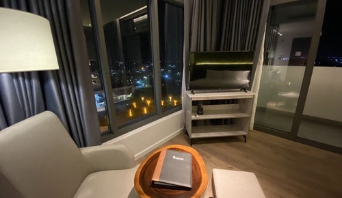 Deluxe Double Room with Corner City View