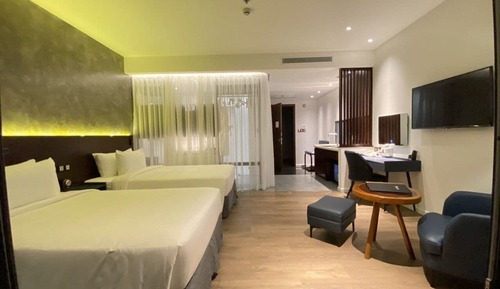 Superior Room, 2 Twin Beds, City View