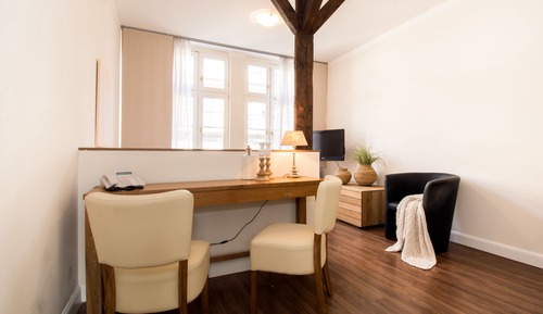 Carl Suites small