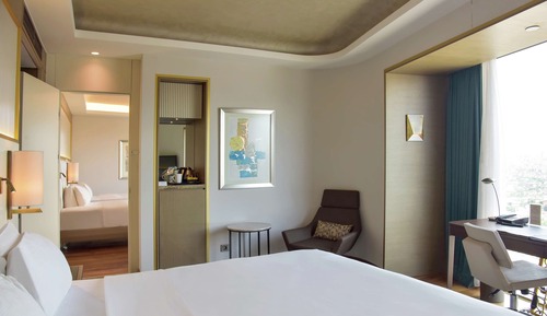 Executive Room, Business Lounge Access (Family Room)