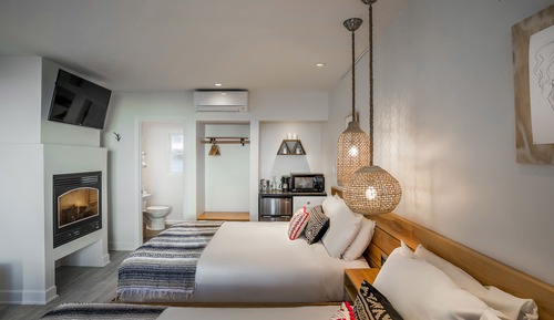 Deluxe Room, 2 Queen Beds, Fireplace, Pool View (Upstairs)