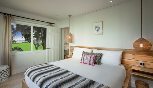 Standard Room, 1 King Bed, Ocean View (Upstairs)