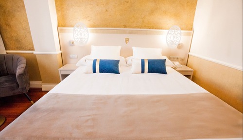 Junior Studio Suite (Double Room + Living Room)