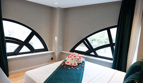 Standard Room, 1 King Bed, City View