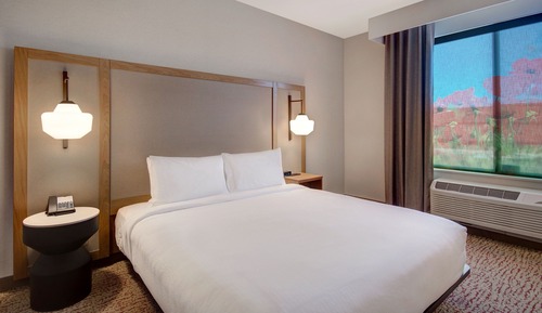 Standard Room, 1 King Bed, Non Smoking (Hearing Accessible)