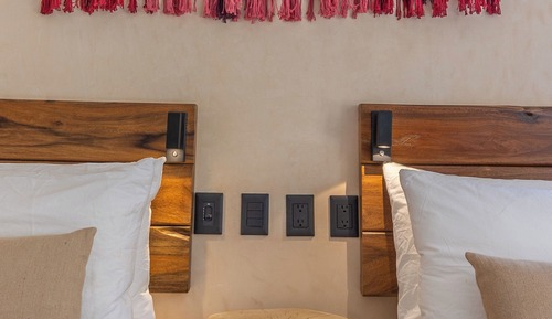 Premium 2 Beds Pool Level Room