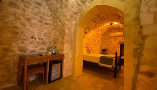 Deluxe Triple Room, Jetted Tub