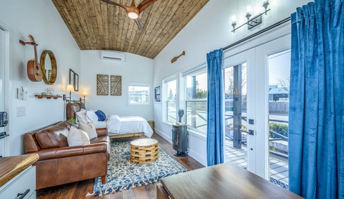 Deluxe Cottage, 1 Queen Bed, Courtyard View