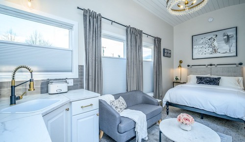 Deluxe Cottage, 1 Queen Bed, Courtyard View