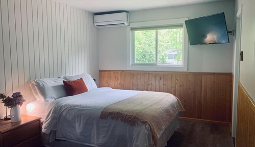 Studio, 1 Queen Bed, Patio