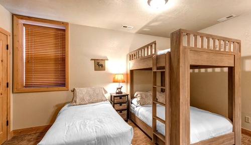 Studio (3 Bedrooms)