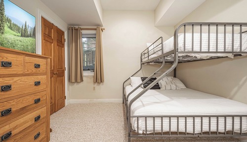 House (6 Bedrooms)