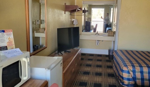Economy Room