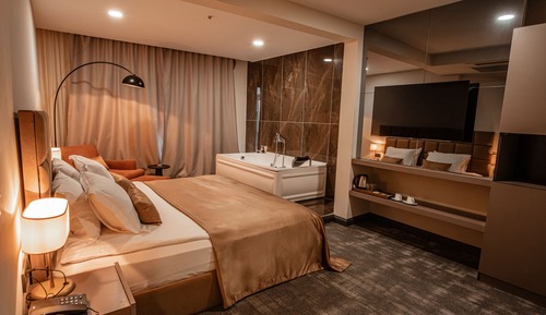 Deluxe Room, 1 King Bed, Jetted Tub, Sea View