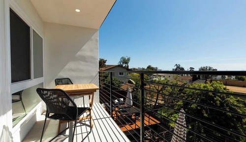 House (2 Bedrooms)