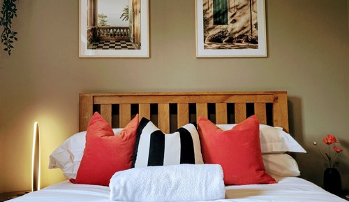 Premium House, Ensuite, Garden View (3 bed 1 bath house)