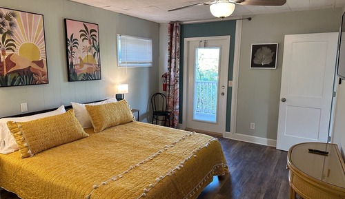 Room #5, Upstairs suite, 1 King bed and 2 twin trundle beds, Private balcony