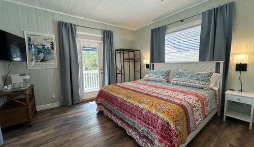 Room #4, Upstairs 1 King bed, Private balcony