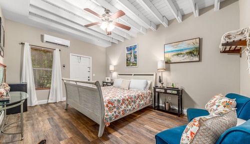 Room 3,  king Bed