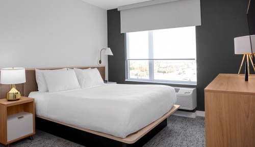 Suite, 1 Bedroom (Mobility Accessible, Roll-In Shower)