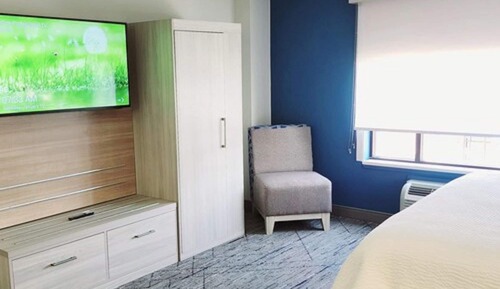 Executive Suite, 1 King Bed (Additional Living Area)