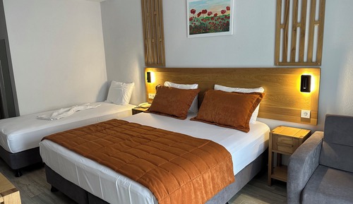 Comfort Triple Room