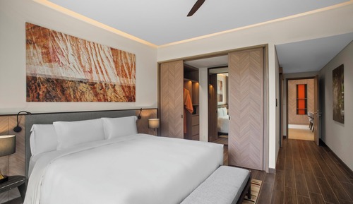 Suite, 1 King Bed, Beachfront