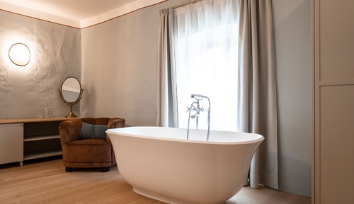 Design Double Room, Bathtub