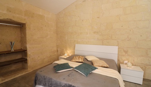 House, 2 Bedrooms, City View